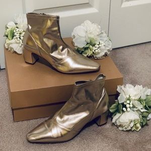 WOMENS GOLD BOOTIES 👢